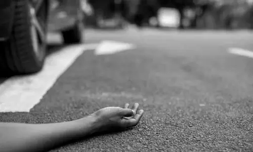 West Bengal: दुर्घटना में बाइक सवार तीन लोगों की मौत
