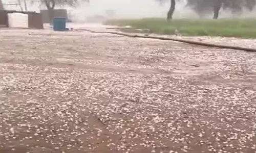 Odisha के देवगढ़ में ओलावृष्टि से कई लोग बेघर