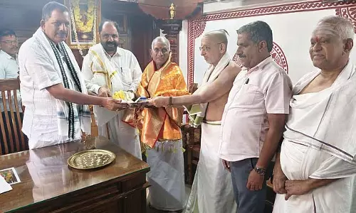 Karnataka: कोल्लूर मूकाम्बिका मंदिर में इलियाराजा की पूजा Karnataka: कोल्लूर मूकाम्बिका मंदिर में इलियाराजा की पूजा