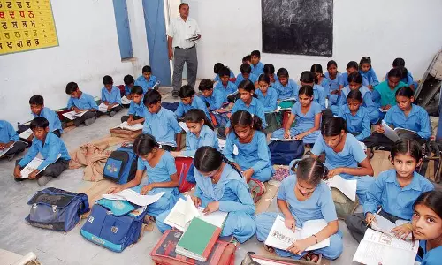 EWS छात्र योजना को लेकर निजी और सरकारी स्कूलों में मतभेद