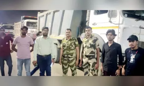 CIDCO ने उल्वे में अवैध मलबा डंपिंग पर कार्रवाई की, 12 डंपर जब्त किए CIDCO ने उल्वे में अवैध मलबा डंपिंग पर कार्रवाई की, 12 डंपर जब्त किए