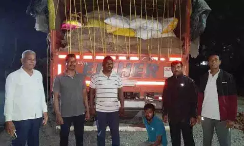 Karimnagar में टास्क फोर्स पुलिस ने 160 क्विंटल PDS चावल जब्त किया
