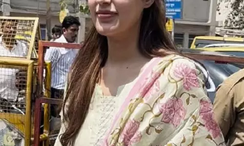 Sushant Singh Case : क्लीन चिट के बाद बप्पा के दरबार पहुंची रिया Sushant Singh Case : क्लीन चिट के बाद बप्पा के दरबार पहुंची रिया