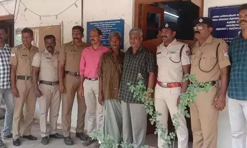 Kerala: पुनालुर में बिना दस्तावेजों के तस्करी किए गए 44 लाख रुपये के साथ दो गिरफ्तार