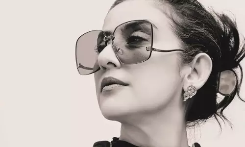 Manisha Koirala : मनीषा कोइराला ने दिखाया स्टाइल