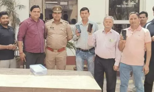 Muzaffarnagar: पुलिस ने बरामद किये गुम हुए मोबाइल वास्तविक स्वामियों को वापस किया Muzaffarnagar: पुलिस ने बरामद किये गुम हुए मोबाइल वास्तविक स्वामियों को वापस किया