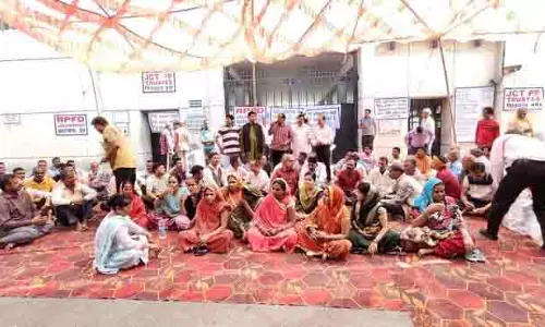 JCT कर्मचारियों ने PF घोटाले में कार्रवाई की मांग को लेकर किया प्रदर्शन