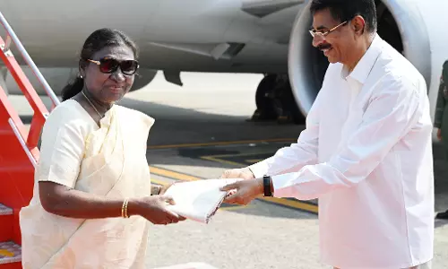 राष्ट्रपति द्रौपदी मुर्मू रायपुर से ओडिशा पहुंचीं