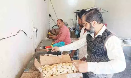 Jalandhar: खाद्य सुरक्षा टीम ने दसूहा, मुकेरियां से नमूने एकत्र किए