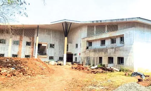 Kollam के स्थानीय लोगों ने विलंबित ग्रामीण स्वास्थ्य केंद्र परियोजना को पूरा करने की मांग की Kollam के स्थानीय लोगों ने विलंबित ग्रामीण स्वास्थ्य केंद्र परियोजना को पूरा करने की मांग की