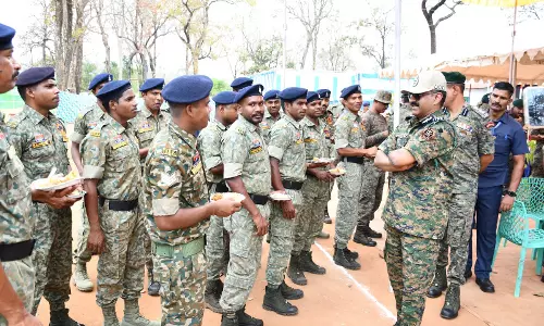 CRPF के DG ने बीजापुर में STF जवानों का हौसला बढ़ाया