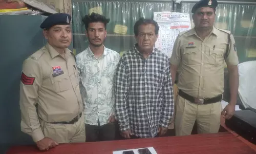 तेलीबांधा में 2 सटोरिया गिरफ्तार, मोबाइल जब्त तेलीबांधा में 2 सटोरिया गिरफ्तार, मोबाइल जब्त