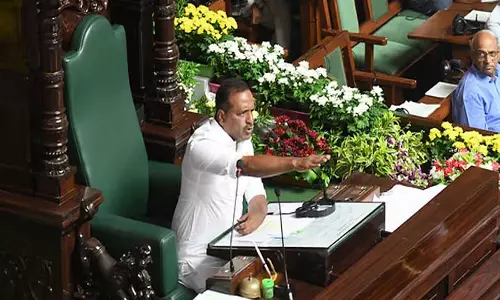 स्पीकर UT खादर ने कहा- आदतन अपराधी विधायकों को बर्खास्त करने में संकोच नहीं करेंगे स्पीकर UT खादर ने कहा- आदतन अपराधी विधायकों को बर्खास्त करने में संकोच नहीं करेंगे