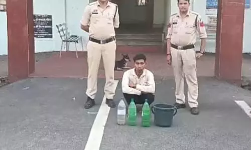 10 लीटर महुआ शराब के साथ आरोपी गिरफ्तार