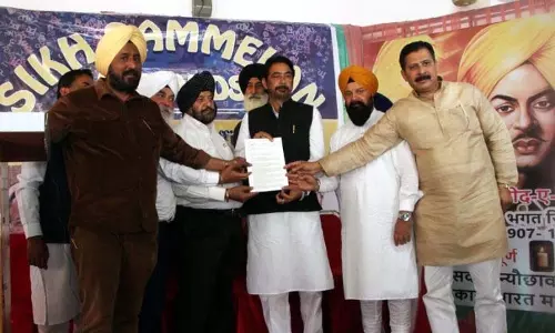 Mir ने सिख सम्मेलन में पंजाबी को 8वीं अनुसूची में शामिल करने का आश्वासन दिया Mir ने सिख सम्मेलन में पंजाबी को 8वीं अनुसूची में शामिल करने का आश्वासन दिया