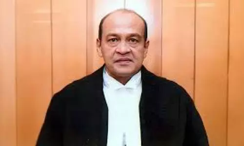 Sikkim : दिल्ली में जस्टिस यशवंत वर्मा के घर के बाहर सफाई कर्मचारी को जले हुए 500 रुपये के नोट मिले Sikkim : दिल्ली में जस्टिस यशवंत वर्मा के घर के बाहर सफाई कर्मचारी को जले हुए 500 रुपये के नोट मिले
