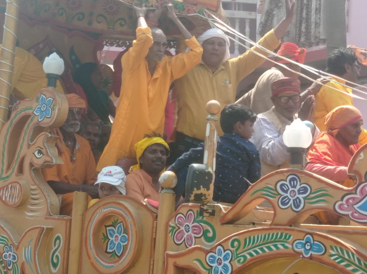 प्राण प्रतिष्ठा के लिये पांच मंदिरों से मूर्ति का कराई गई मिलान, निकला शोभायात्रा