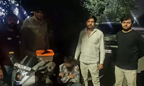 BREAKING: दिल्ली पुलिस का बड़ा ऑपरेशन, शातिर ऑटो लिफ्टर गिरफ्तार, अवैध हथियार बरामद BREAKING: दिल्ली पुलिस का बड़ा ऑपरेशन, शातिर ऑटो लिफ्टर गिरफ्तार, अवैध हथियार बरामद