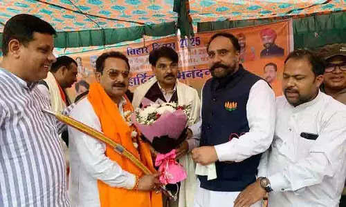 मिश्रा ने Punjab के बिहारी उद्योगपतियों को सम्मानित किया मिश्रा ने Punjab के बिहारी उद्योगपतियों को सम्मानित किया