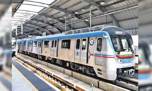 एलएंडटी मेट्रो रेल ने Hyderabad मेट्रो आर्ट फेस्ट 2025 का शुभारंभ किया एलएंडटी मेट्रो रेल ने Hyderabad मेट्रो आर्ट फेस्ट 2025 का शुभारंभ किया