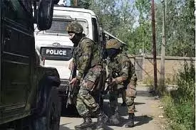 Jammu-Kashmir: जोरदार धमाके में एक मेजर समेत 2 जवान घायल Jammu-Kashmir: जोरदार धमाके में एक मेजर समेत 2 जवान घायल