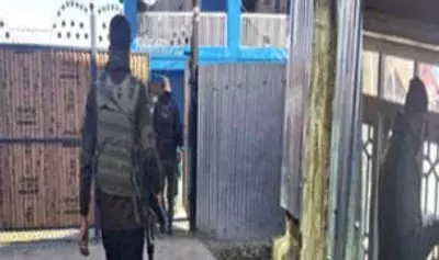 हंदवाड़ा में डीएफपी सदस्य के घर की तलाशी ली गई: पुलिस हंदवाड़ा में डीएफपी सदस्य के घर की तलाशी ली गई: पुलिस