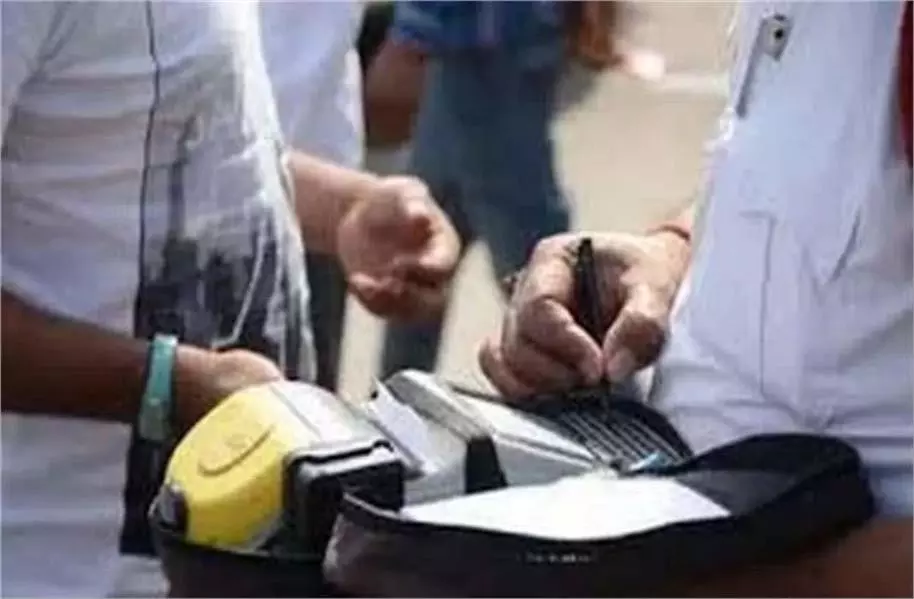 Himachal Pradesh: अटल टनल रोहतांग में हंगामा करने वाले पर्यटकों पर जुर्माना Himachal Pradesh: अटल टनल रोहतांग में हंगामा करने वाले पर्यटकों पर जुर्माना