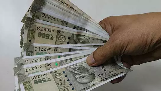 CA को लगाया 1.5 करोड़ का चूना, जानिए कैसे हुआ बड़ा फर्जीवाड़ा CA को लगाया 1.5 करोड़ का चूना, जानिए कैसे हुआ बड़ा फर्जीवाड़ा