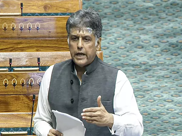 Congress MP ने न्यायपालिका में कथित विचलन पर चर्चा के लिए लोकसभा में प्रस्ताव पेश किया Congress MP ने न्यायपालिका में कथित विचलन पर चर्चा के लिए लोकसभा में प्रस्ताव पेश किया