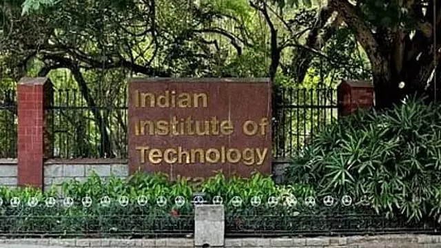 इलेक्ट्रिक वाहनों के विकास को बढ़ावा देने के लिए शून्य-कार्बन कार्य योजना: IIT मद्रास की जानकारी इलेक्ट्रिक वाहनों के विकास को बढ़ावा देने के लिए शून्य-कार्बन कार्य योजना: IIT मद्रास की जानकारी
