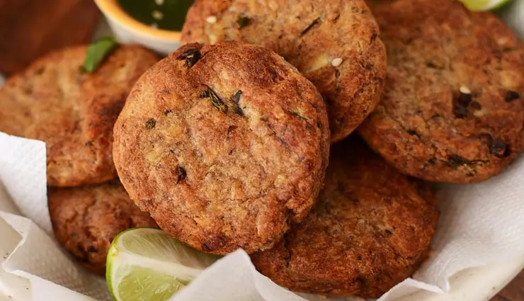 Raw Banana Tikki: स्वाद में लाजवाब और सेहत का भी ख्याल रखती है ये डिश Raw Banana Tikki: स्वाद में लाजवाब और सेहत का भी ख्याल रखती है ये डिश