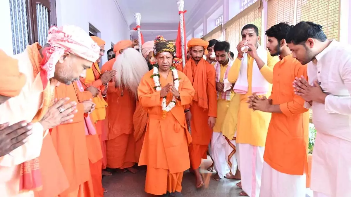 UP News : गोरक्षपीठ की परंपरा निभाएंगे सीएम योगी UP News : गोरक्षपीठ की परंपरा निभाएंगे सीएम योगी