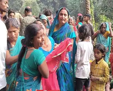 Bihar Crime : आम के पेड़ से लटकता मिला युवक Bihar Crime : आम के पेड़ से लटकता मिला युवक