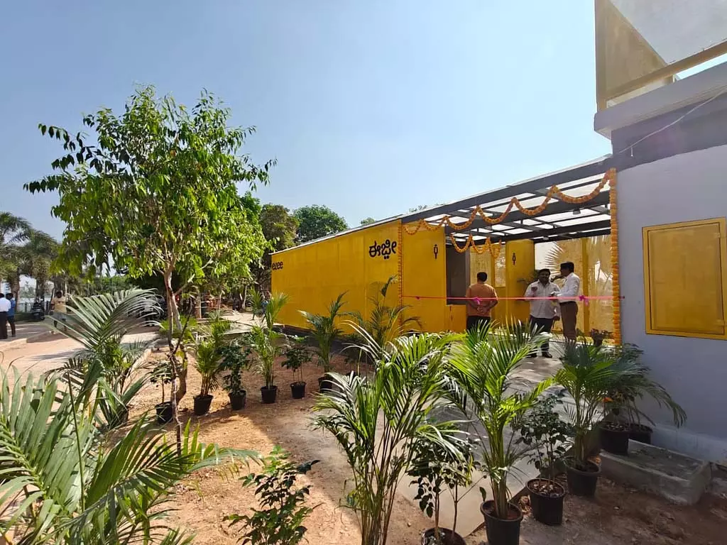 आसान हाई-टेक शौचालय: सभी के लिए सुविधा आसान हाई-टेक शौचालय: सभी के लिए सुविधा
