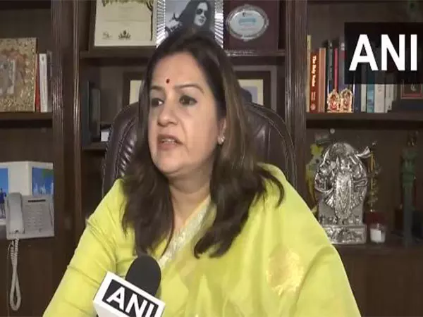 Shiv Sena UBT की प्रियंका चतुर्वेदी ने कुणाल कामरा विवाद पर महायुति की आलोचना की Shiv Sena UBT की प्रियंका चतुर्वेदी ने कुणाल कामरा विवाद पर महायुति की आलोचना की