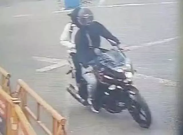 CCTV फुटेज : 3 घंटे में गिरफ्तारी! उत्तरी राज्य में लुटेरों के बारे में चौंकाने वाली जानकारी CCTV फुटेज : 3 घंटे में गिरफ्तारी! उत्तरी राज्य में लुटेरों के बारे में चौंकाने वाली जानकारी