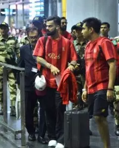 RCB की टीम चेन्नई पहुंची, 28 मार्च को चेपक में सीएसके से खेलेगी RCB की टीम चेन्नई पहुंची, 28 मार्च को चेपक में सीएसके से खेलेगी
