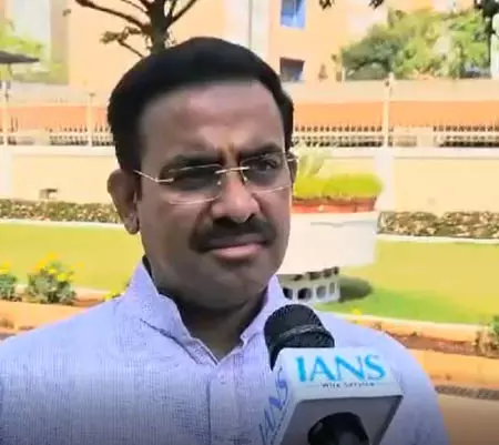 सुर्खियों में बने रहने के लिए कुणाल कामरा विवादित बयान देते हैं: परिणय फुके सुर्खियों में बने रहने के लिए कुणाल कामरा विवादित बयान देते हैं: परिणय फुके