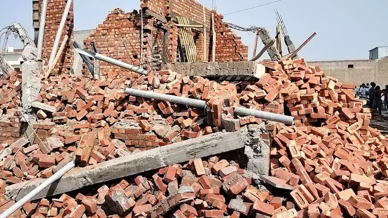 Haryana : तोड़फोड़ अभियान के कारण भूमि नियोजन विभाग निवासियों के साथ विवाद में Haryana : तोड़फोड़ अभियान के कारण भूमि नियोजन विभाग निवासियों के साथ विवाद में