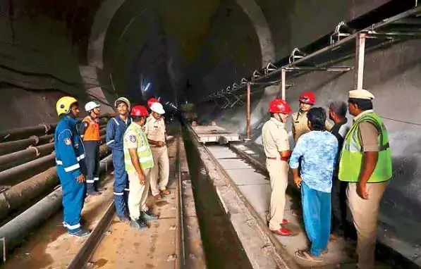 SLBC सुरंग में चल रहे बचाव अभियान में एक और शव मिलने की संभावना SLBC सुरंग में चल रहे बचाव अभियान में एक और शव मिलने की संभावना