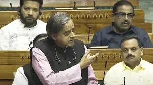 थरूर ने वित्त विधेयक को पैचवर्क का क्लासिक उदाहरण दिया थरूर ने वित्त विधेयक को पैचवर्क का क्लासिक उदाहरण दिया