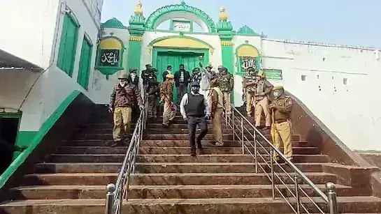 Sambhal: 24 नवंबर की हिंसा के मामले में संभल शाही जामा मस्जिद प्रमुख गिरफ्तार Sambhal: 24 नवंबर की हिंसा के मामले में संभल शाही जामा मस्जिद प्रमुख गिरफ्तार