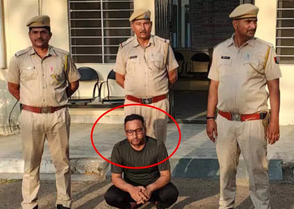 नकली ADM असली पुलिस के हत्थे चढ़ा, ऐसे खुल गई पोल नकली ADM असली पुलिस के हत्थे चढ़ा, ऐसे खुल गई पोल
