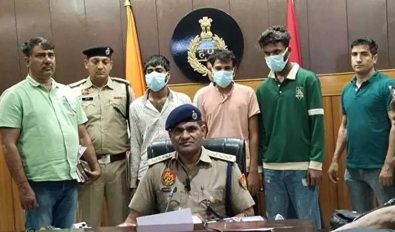 Haryana : महंगे जूते और कपड़ों के लिए लिए गए कर्ज के बोझ तले दबे युवकों ने शराब ठेकेदार से 4.4 लाख रुपये लूटे Haryana : महंगे जूते और कपड़ों के लिए लिए गए कर्ज के बोझ तले दबे युवकों ने शराब ठेकेदार से 4.4 लाख रुपये लूटे