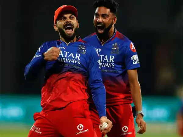 सिराज अपने पूर्व आरसीबी साथी और करीबी दोस्त Virat Kohli को गेंदबाजी करने के विचार से उत्साहित हैं सिराज अपने पूर्व आरसीबी साथी और करीबी दोस्त Virat Kohli को गेंदबाजी करने के विचार से उत्साहित हैं