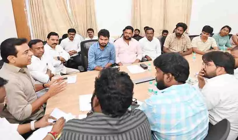 KT Rama Rao ने यूओएच की भूमि की प्रस्तावित बिक्री का विरोध कर रहे छात्रों को समर्थन दिया KT Rama Rao ने यूओएच की भूमि की प्रस्तावित बिक्री का विरोध कर रहे छात्रों को समर्थन दिया