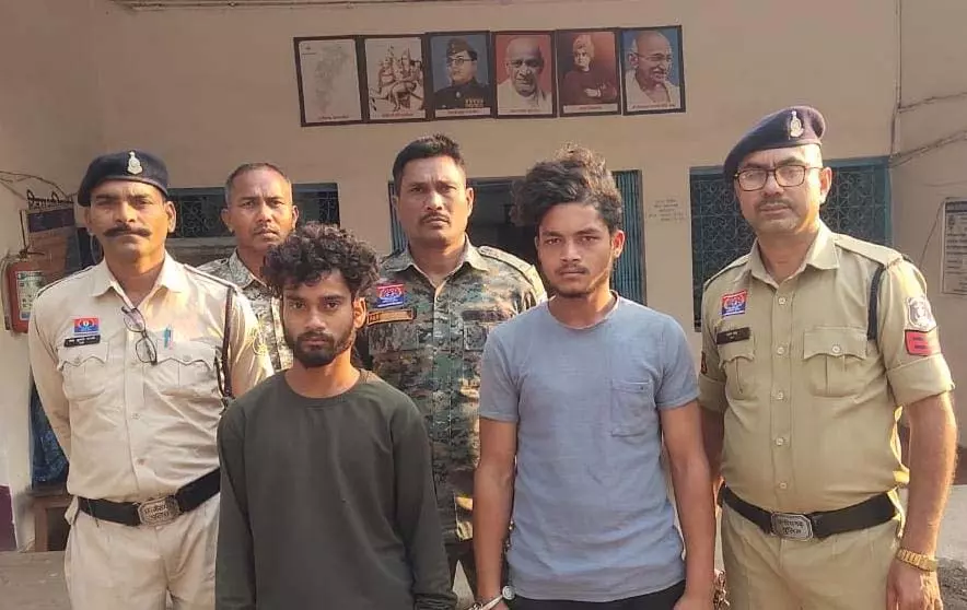 मुजगहन बाईपास ब्रिज के पास लोगों को चाकू दिखाकर डराया, दो बदमाश गिरफ्तार मुजगहन बाईपास ब्रिज के पास लोगों को चाकू दिखाकर डराया, दो बदमाश गिरफ्तार