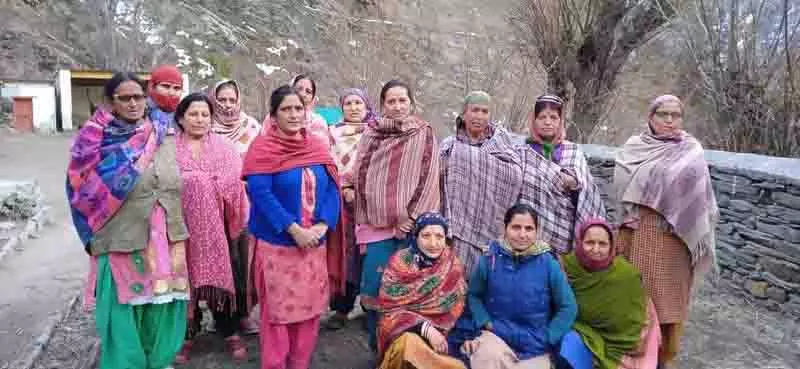 Pangi villagers ने शराब की दुकानों को बंद करने की मांग की, सामाजिक नुकसान का हवाला दिया Pangi villagers ने शराब की दुकानों को बंद करने की मांग की, सामाजिक नुकसान का हवाला दिया
