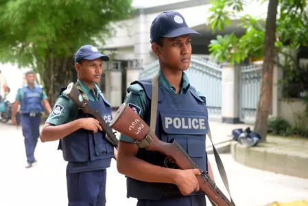 Bangladesh: एनसीपी और बीएनपी के बीच झड़प में दर्जनों लोग घायल Bangladesh: एनसीपी और बीएनपी के बीच झड़प में दर्जनों लोग घायल