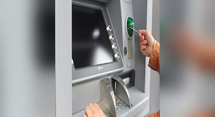 ATM: अब एटीएम से पैसे निकालना हो जाएगा महंगा, जानें सब कुछ ATM: अब एटीएम से पैसे निकालना हो जाएगा महंगा, जानें सब कुछ